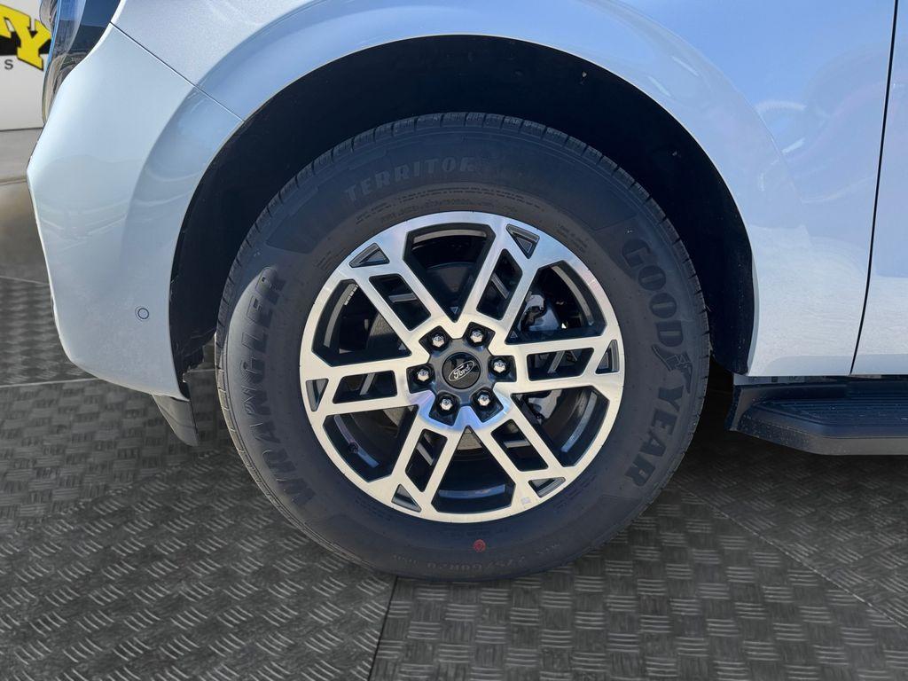 new 2025 Ford Expedition car, priced at $68,304