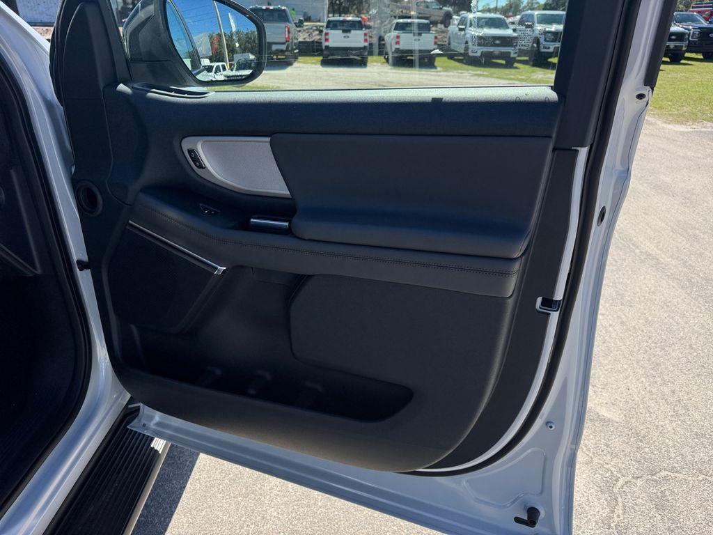 new 2025 Ford Expedition car, priced at $68,304