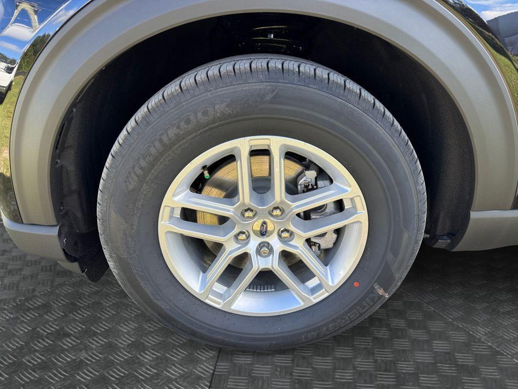 new 2025 Ford Explorer car, priced at $40,403