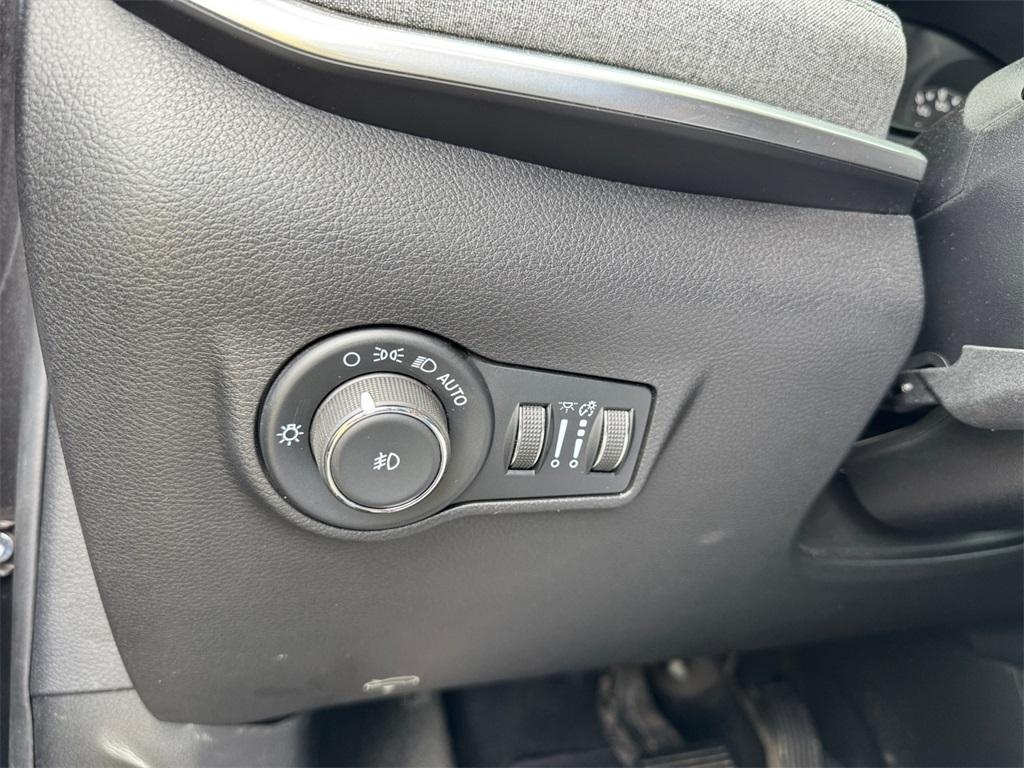 used 2022 Jeep Compass car, priced at $20,999