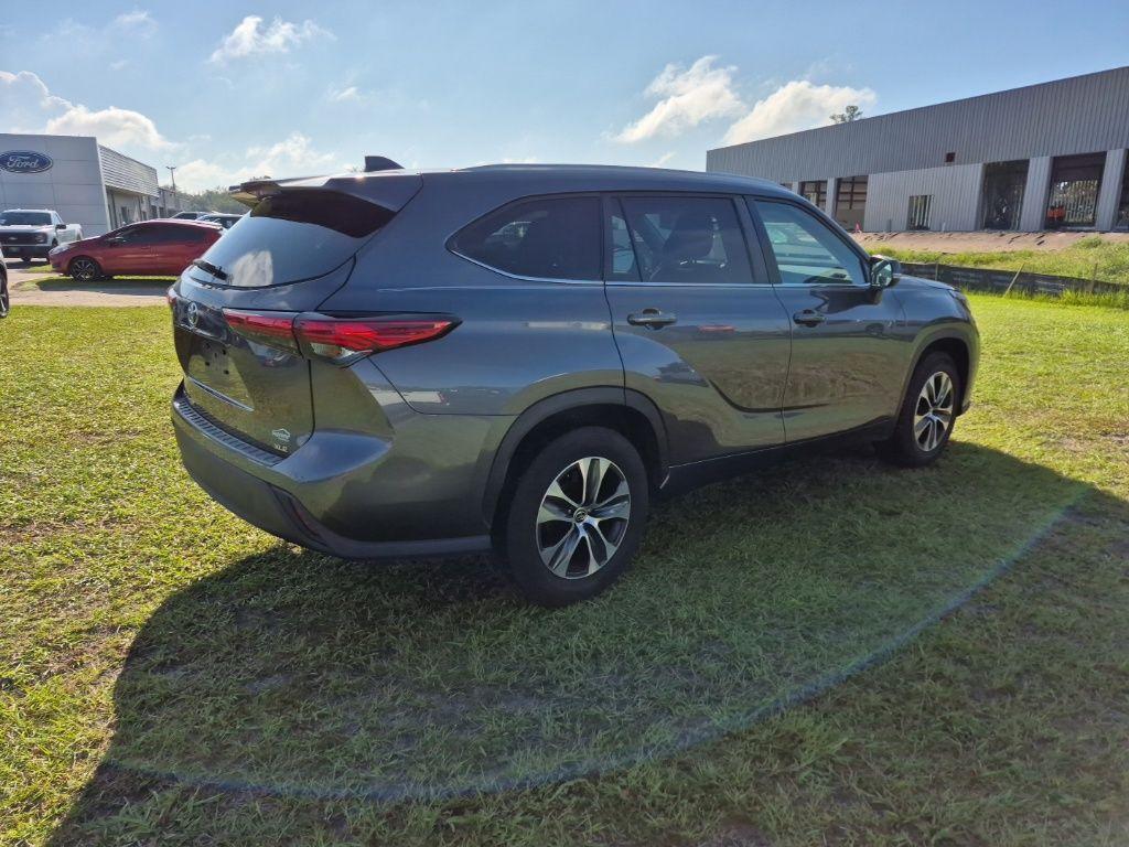 used 2023 Toyota Highlander car, priced at $34,174