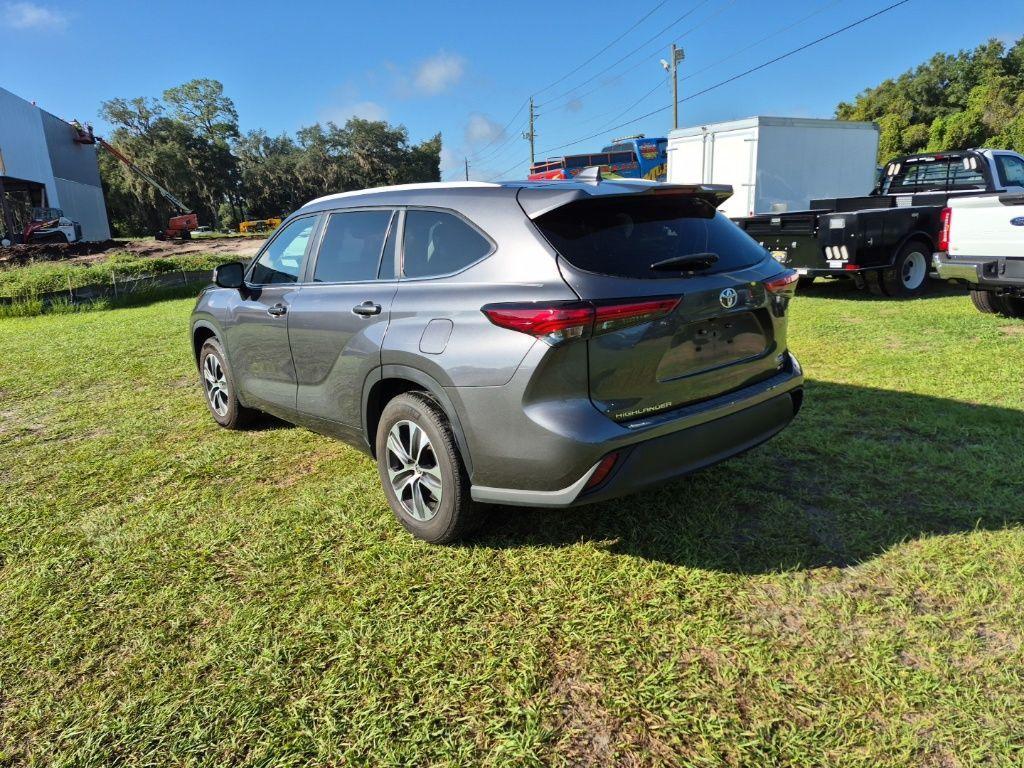 used 2023 Toyota Highlander car, priced at $34,174
