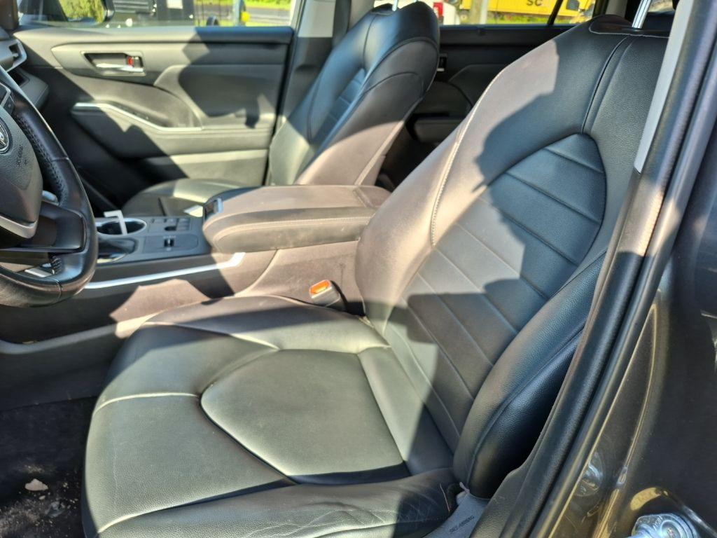 used 2023 Toyota Highlander car, priced at $34,174
