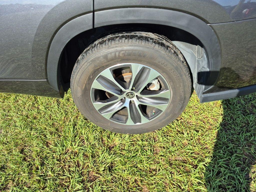 used 2023 Toyota Highlander car, priced at $34,174