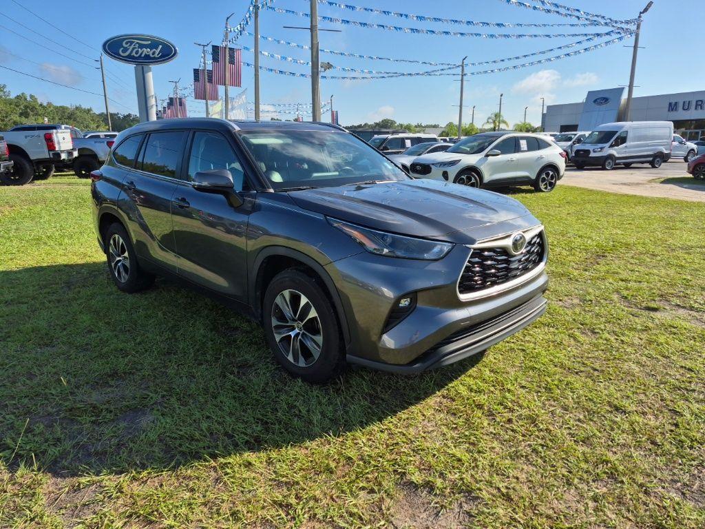 used 2023 Toyota Highlander car, priced at $34,174