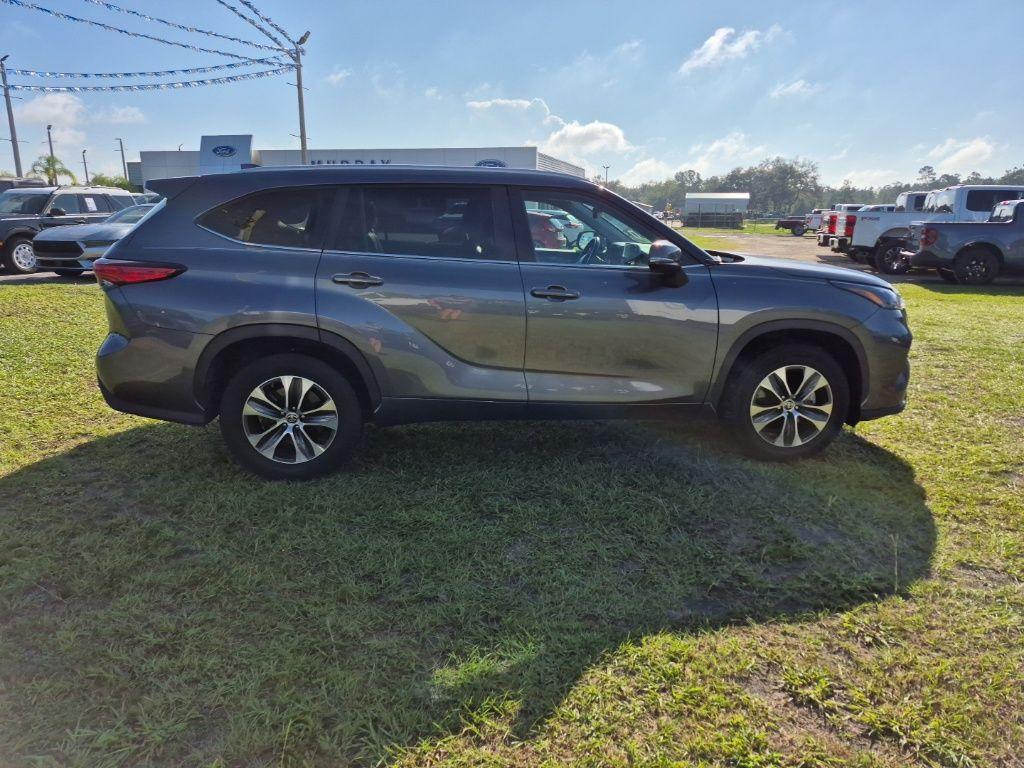 used 2023 Toyota Highlander car, priced at $34,174