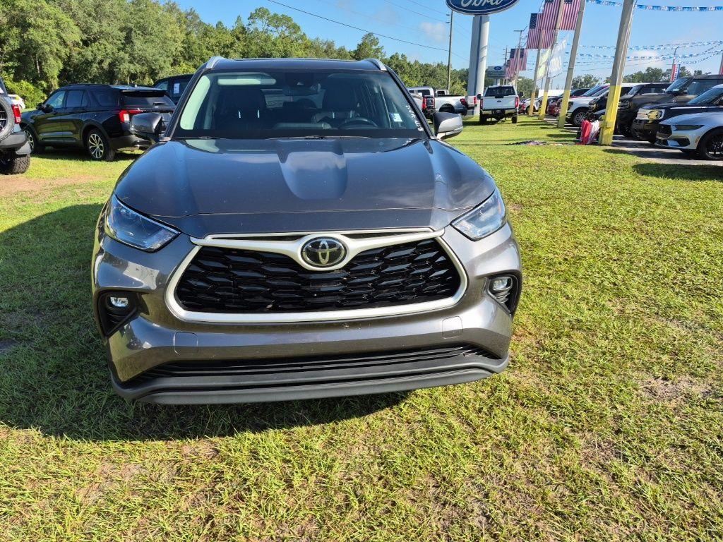used 2023 Toyota Highlander car, priced at $34,174