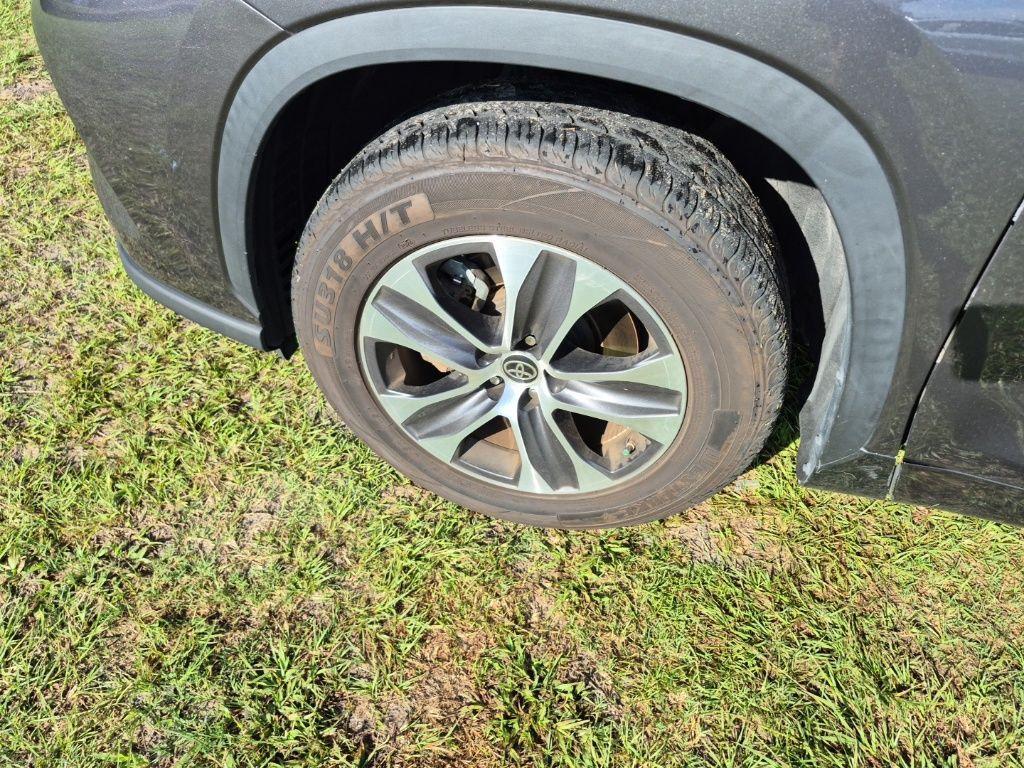 used 2023 Toyota Highlander car, priced at $34,174