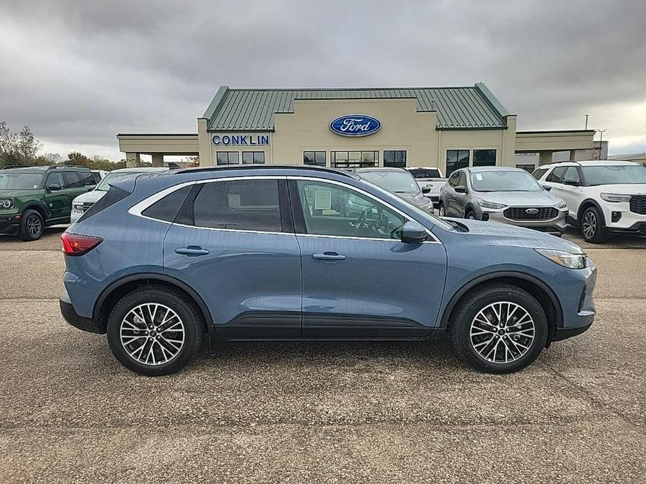 new 2025 Ford Escape car, priced at $46,020