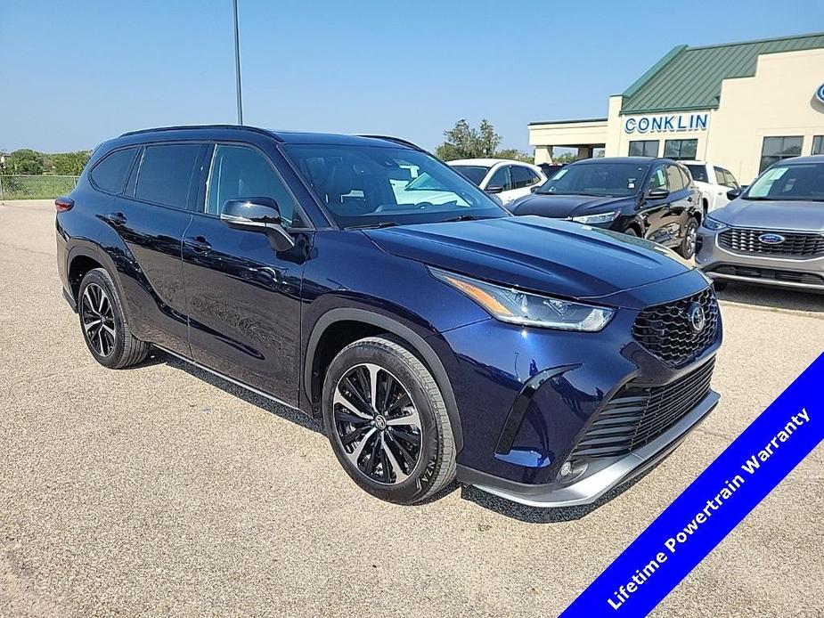 used 2021 Toyota Highlander car, priced at $36,814