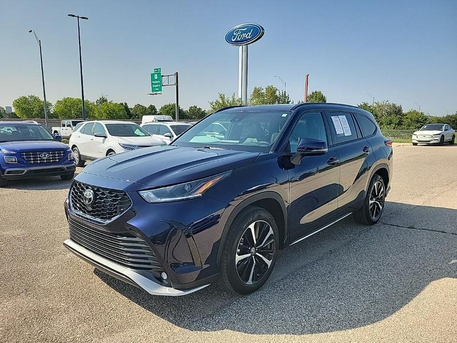 used 2021 Toyota Highlander car, priced at $36,814