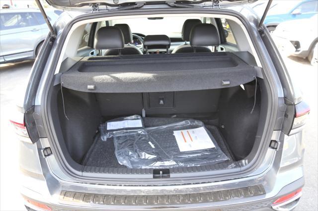 new 2025 Volkswagen Taos car