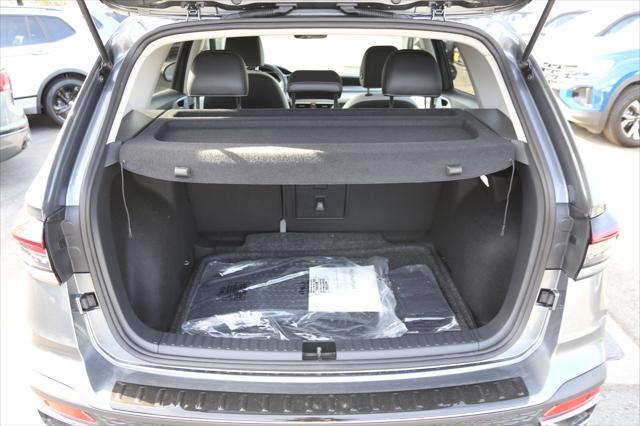 new 2025 Volkswagen Taos car