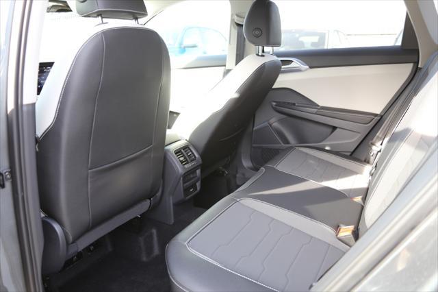 new 2025 Volkswagen Taos car