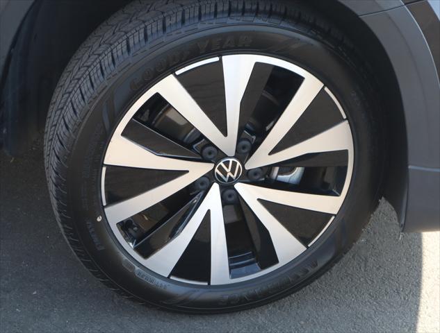 used 2022 Volkswagen Taos car