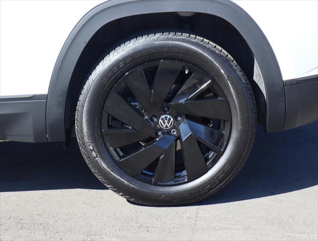 new 2025 Volkswagen Atlas Cross Sport car