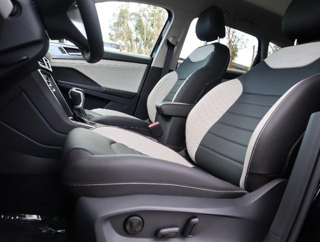 new 2025 Volkswagen Taos car