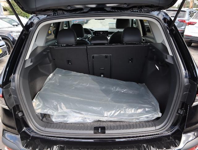 new 2025 Volkswagen Taos car