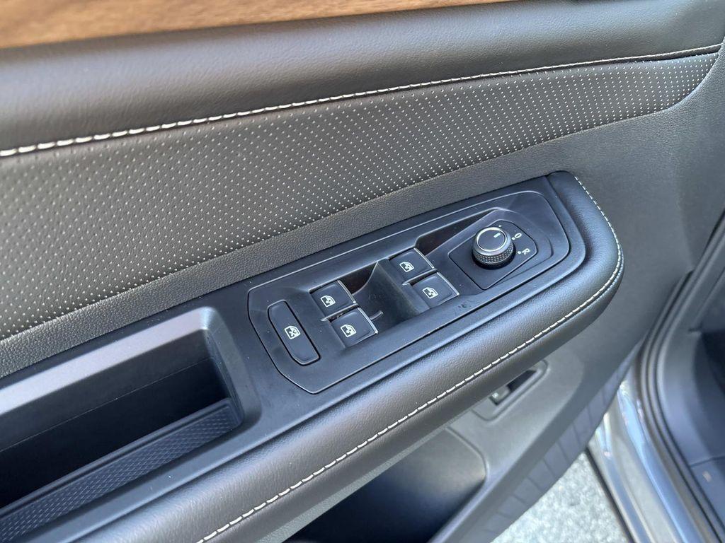 new 2026 Volkswagen Atlas car, priced at $48,718