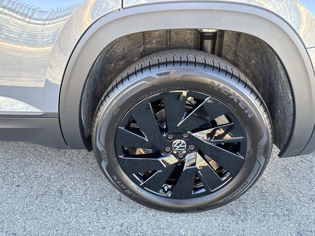 new 2026 Volkswagen Atlas car, priced at $48,718