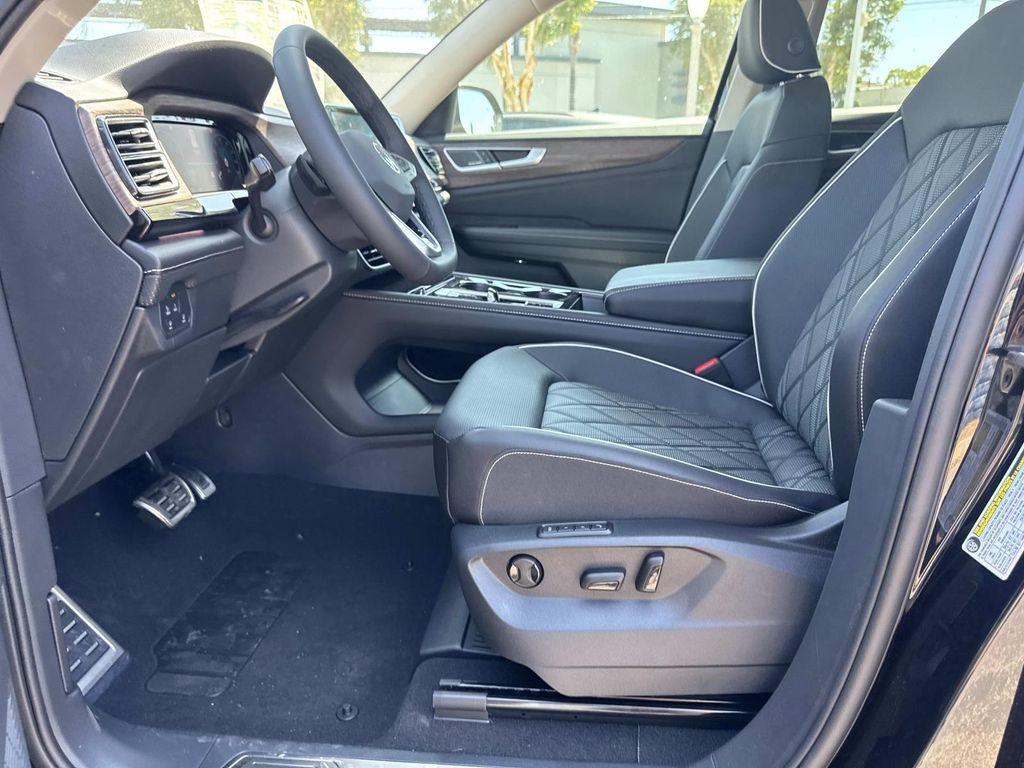 new 2025 Volkswagen Atlas car, priced at $54,500