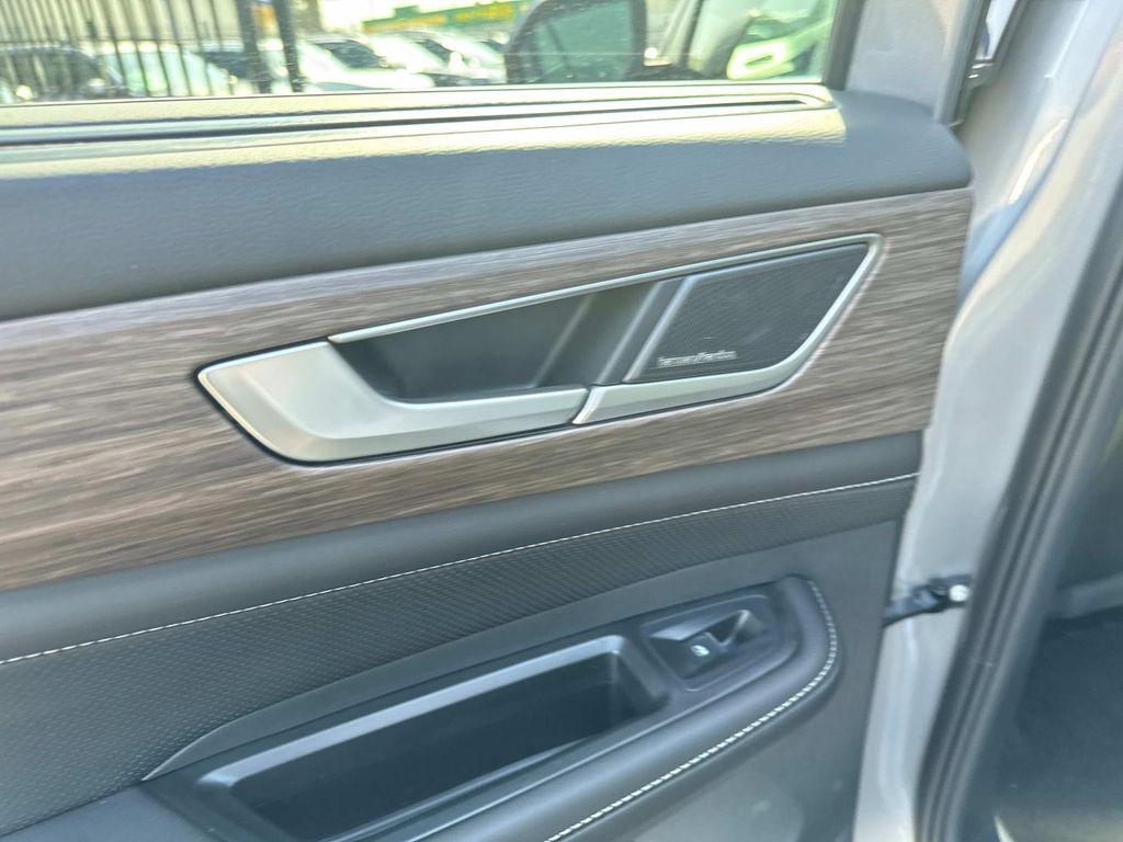new 2025 Volkswagen Atlas car, priced at $54,500
