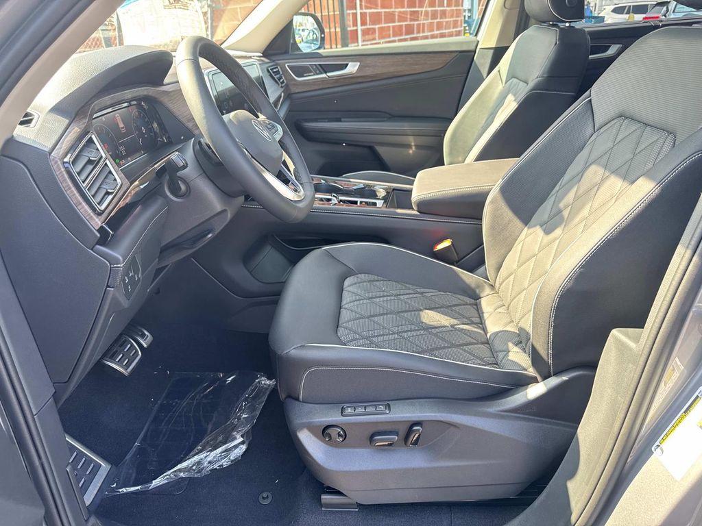 new 2025 Volkswagen Atlas car, priced at $54,500