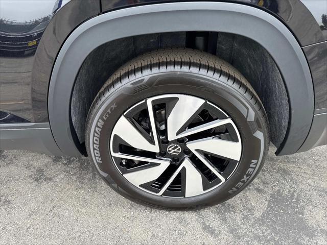 new 2025 Volkswagen Atlas car, priced at $43,500