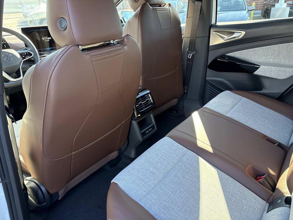 new 2025 Volkswagen ID.4 car, priced at $47,271