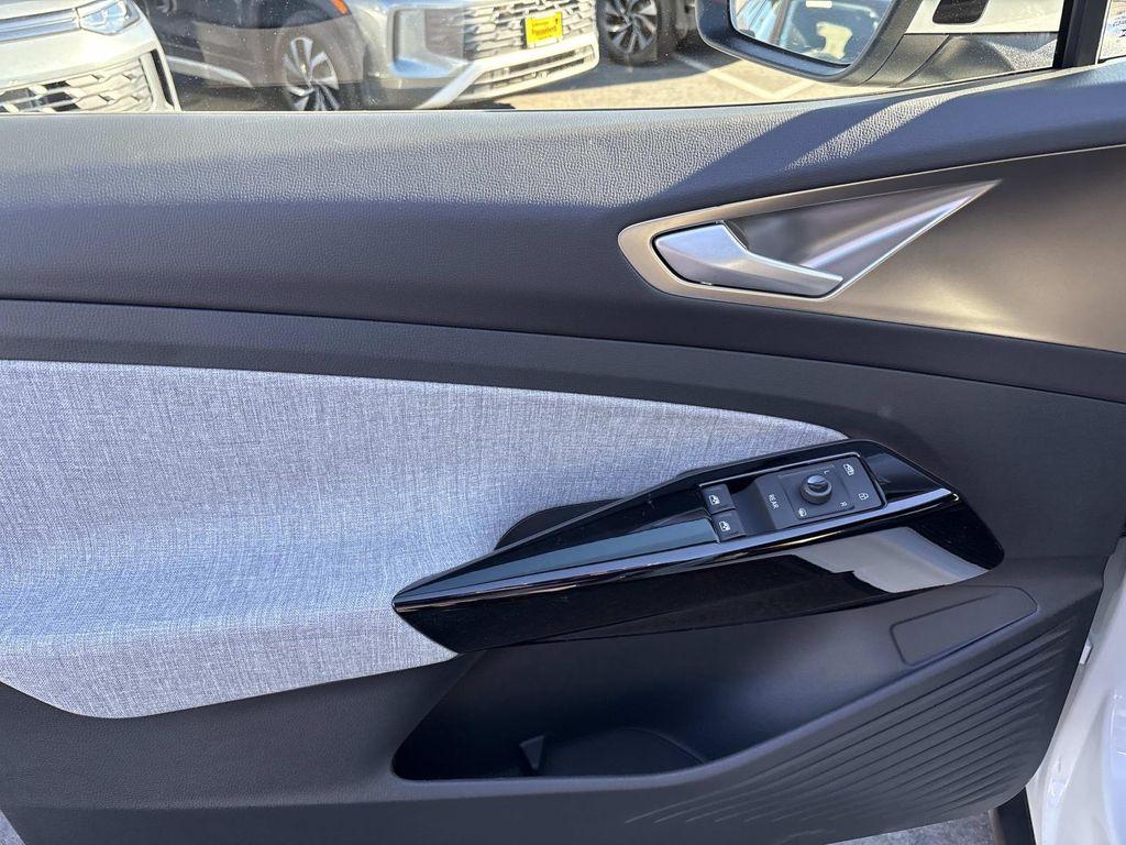 new 2025 Volkswagen ID.4 car, priced at $47,271