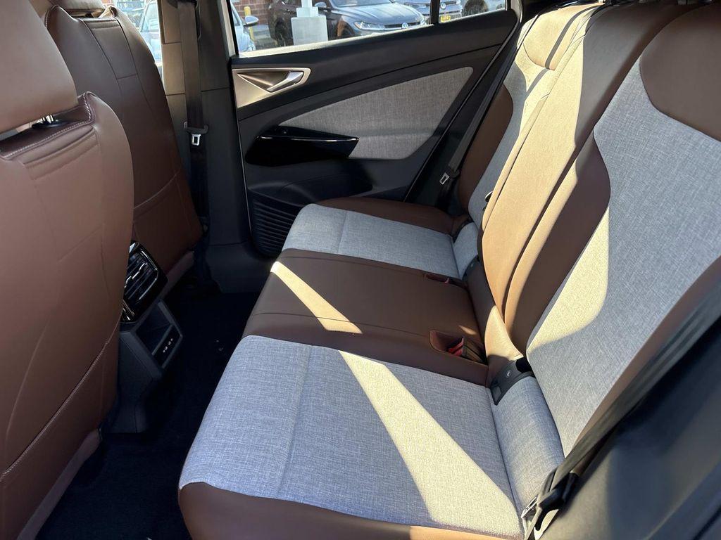 new 2025 Volkswagen ID.4 car, priced at $47,271