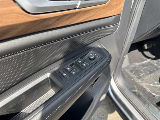 new 2025 Volkswagen Atlas car, priced at $45,500