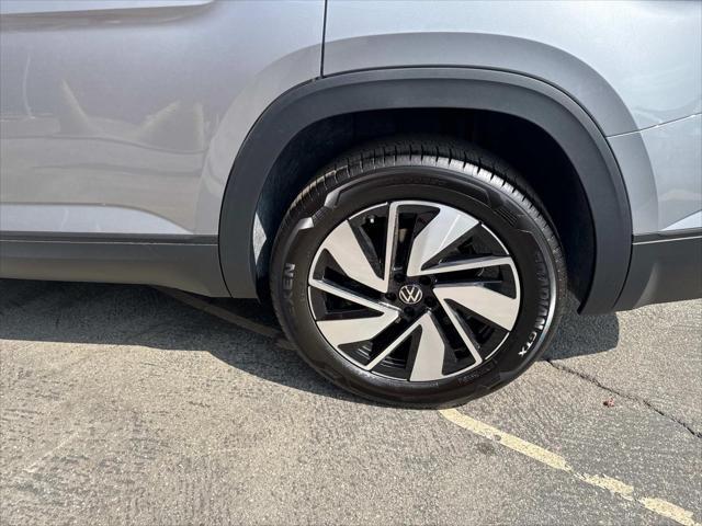 new 2025 Volkswagen Atlas car, priced at $45,500