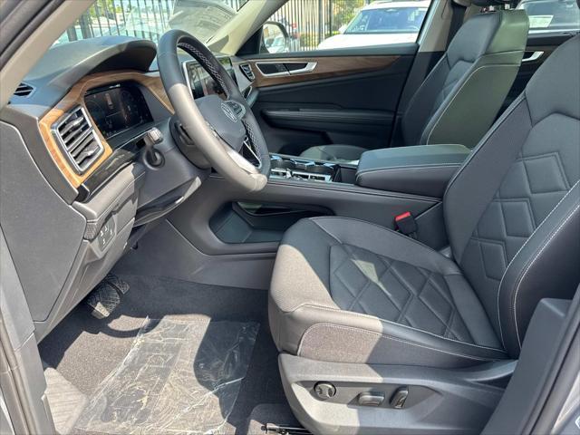 new 2025 Volkswagen Atlas car, priced at $45,500