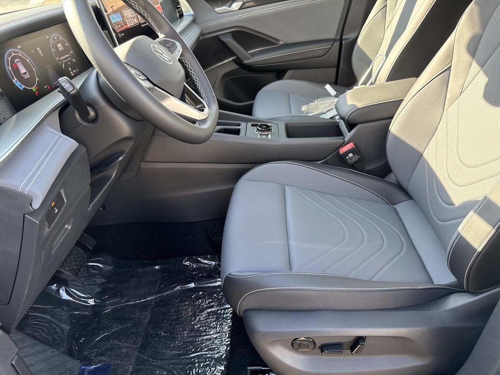 new 2025 Volkswagen Tiguan car, priced at $37,953
