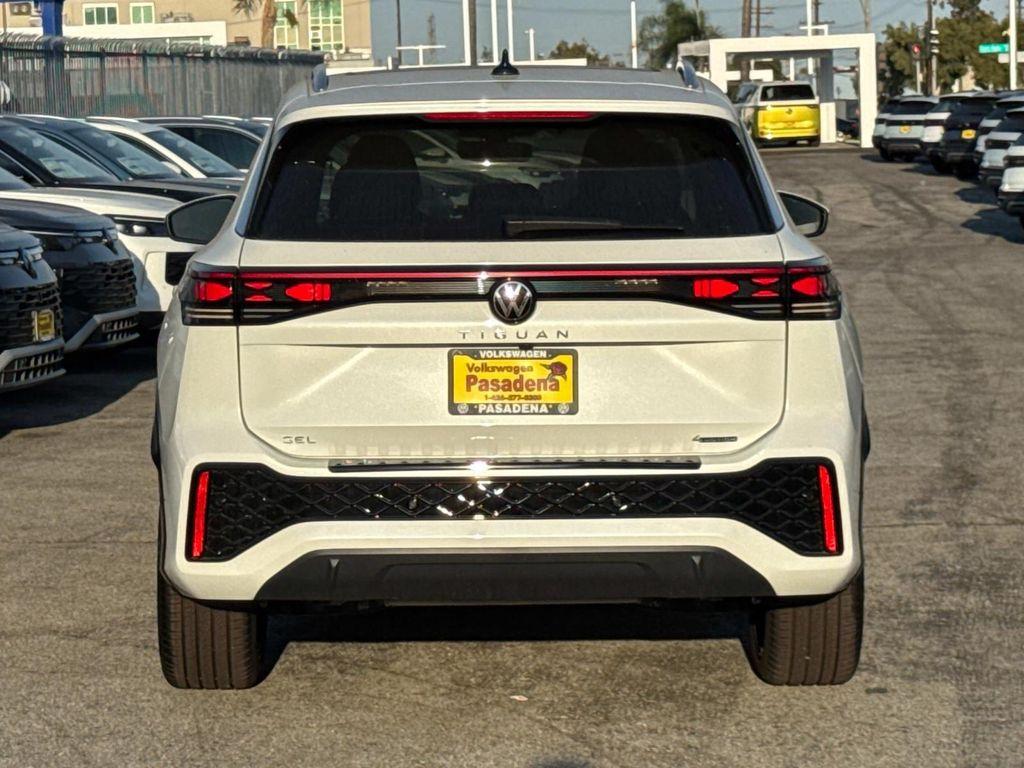 new 2025 Volkswagen Tiguan car, priced at $43,558
