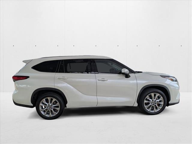 used 2021 Toyota Highlander car, priced at $30,923