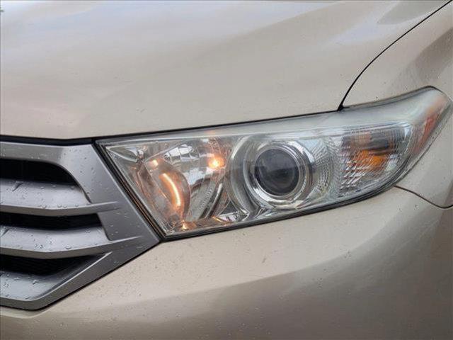 used 2013 Toyota Highlander car, priced at $12,990