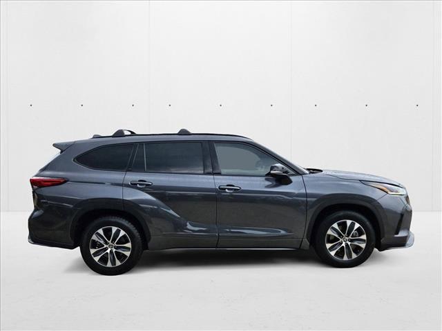 used 2021 Toyota Highlander car, priced at $28,394