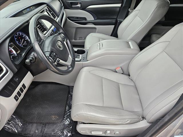 used 2015 Toyota Highlander car, priced at $15,992