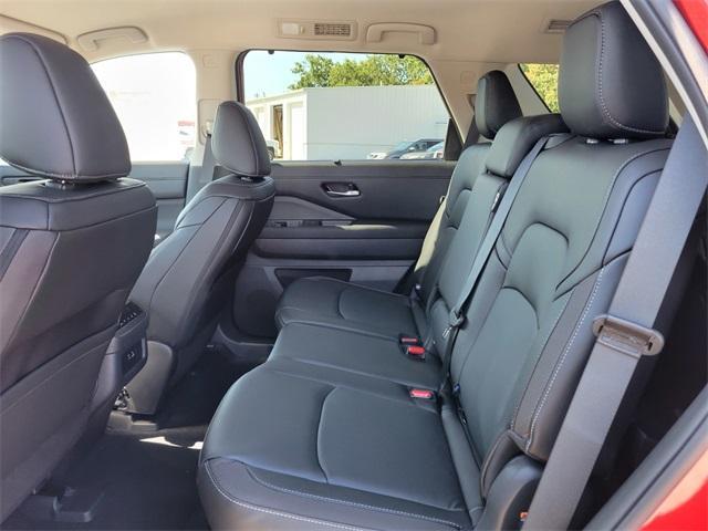 new 2025 Nissan Pathfinder car, priced at $45,988