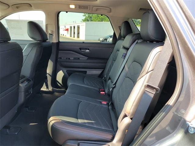 new 2025 Nissan Pathfinder car, priced at $52,345