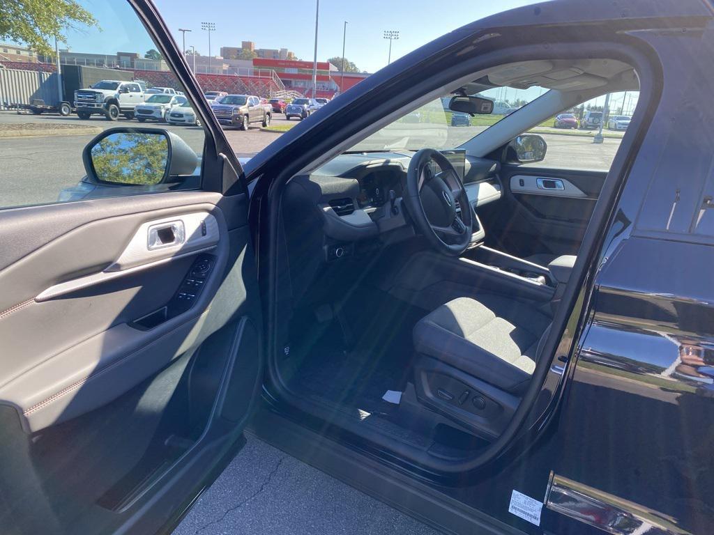 new 2025 Ford Explorer car, priced at $40,990