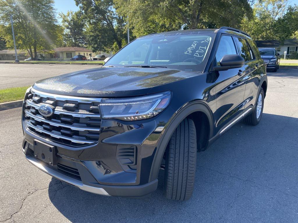 new 2025 Ford Explorer car, priced at $40,990