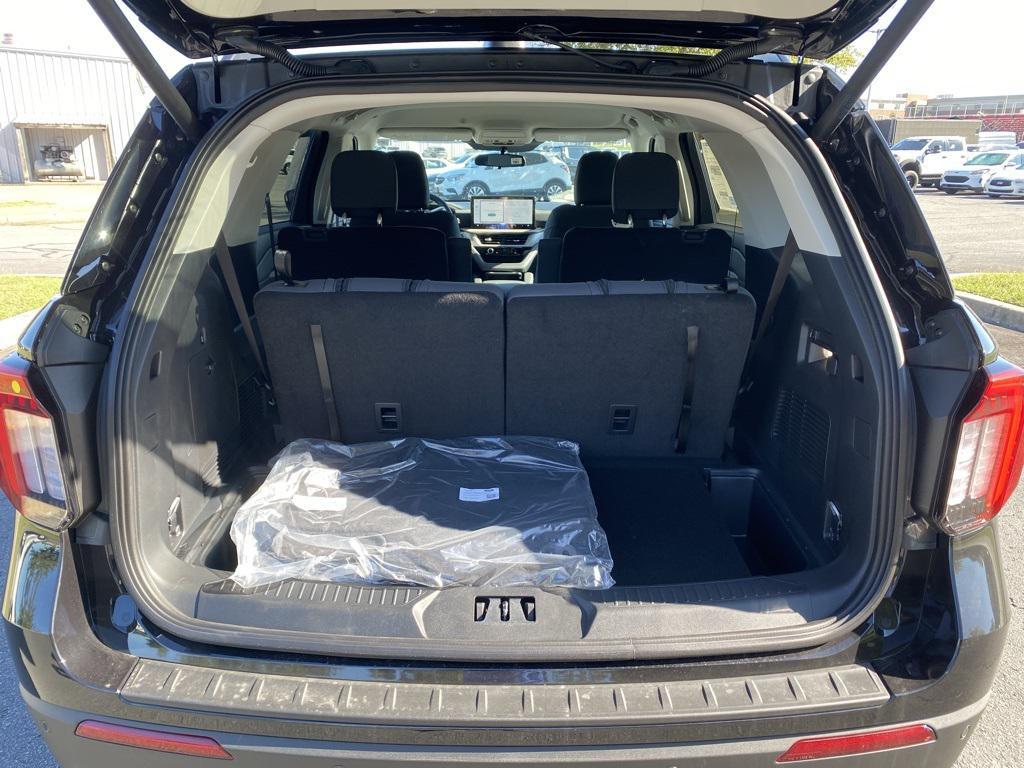 new 2025 Ford Explorer car, priced at $40,990