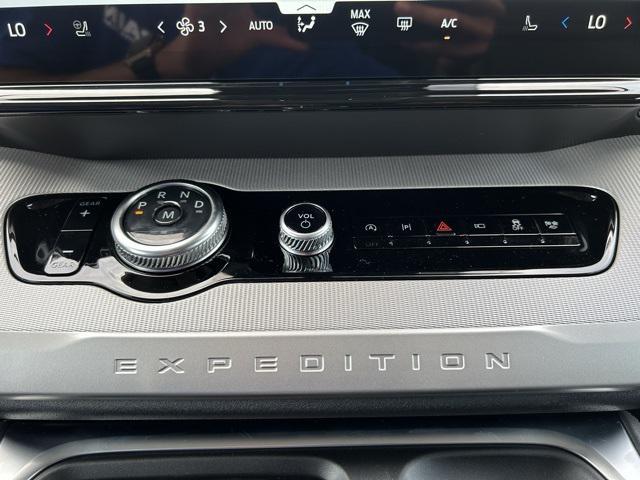 new 2025 Ford Expedition car, priced at $68,513