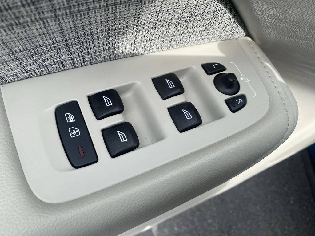 used 2022 Volvo XC60 car, priced at $25,094