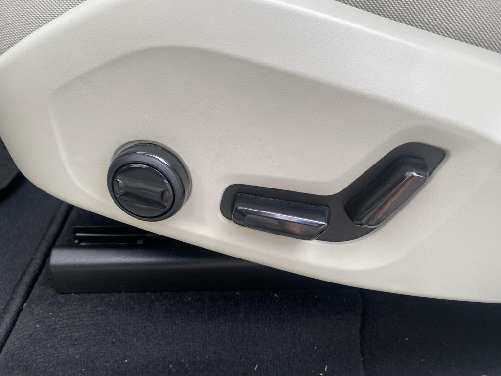 used 2022 Volvo XC60 car, priced at $25,094