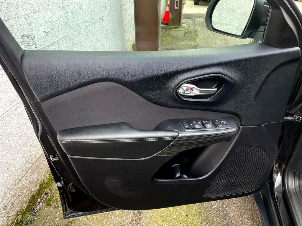 used 2015 Jeep Cherokee car, priced at $11,195