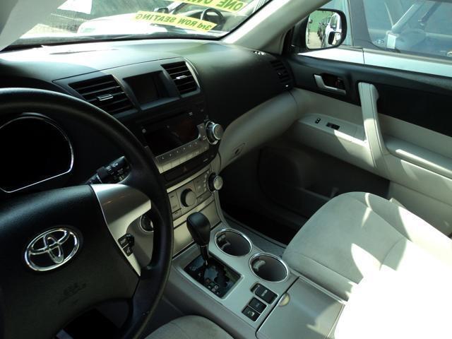 used 2012 Toyota Highlander car, priced at $13,495